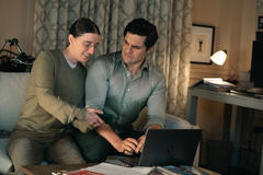 Robby Hoffman, Phil Dunster in Rooster 1x03