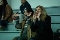 Charly Clive, Connie Britton in Rooster 1x05