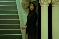 Charly Clive in Rooster 1x07