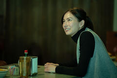 Lauren Tsai in Rooster 1x07