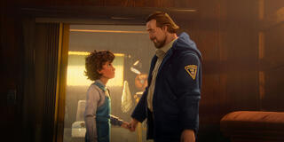 (S-D) Brooklyn Davey Norstedt come Eleven e Brett Gipson come Hopper in Stranger Things: Storie dal 1985