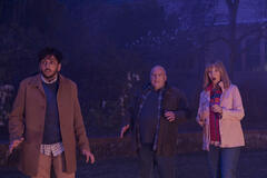 Nik Dodani, Dean Norris, Lisa Kudrow in The Parenting