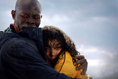 Djimon Hounsou come Dr. Dale Edwards e Whitney Peak come Dakota in Thrash - Furia dall'Oceano