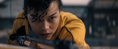 Whitney Peak come Dakota in Thrash - Furia dall'Oceano