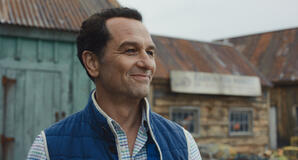 Matthew Rhys in Widow's Bay 1x03