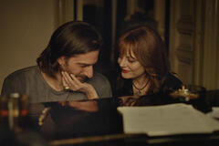 Luca Marinelli e Susan Sarandon in The Echo Chamber