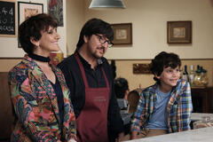 Lucia Ocone (Livia), Ricky Memphis (Carlo), Pietro Serpi (Adriano) in I Cesaroni 7x06