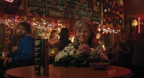 Sally Field come Tova in Creature luminose