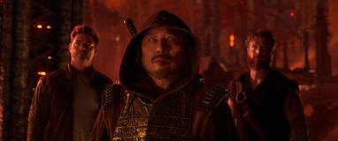 (S-D) Karl Urban come Johnny Cage, Hiroyuki Sanada come Scorpion, e Josh Lawson come Kano in Mortal Kombat II
