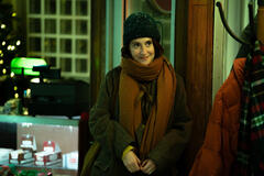 Charly Clive in Rooster 1x10