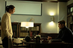 Lauren Tsai, Phil Dunster in Rooster 1x10