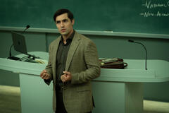 Phil Dunster in Rooster 1x08