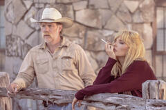 (S-D) Marc Menchaca come Zachariah e Kelly Reilly come Beth Dutton in Dutton Ranch 1x05