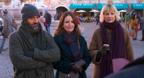 (S-D) Marco Calvani come Claude, Tina Fey come Kate, e Kerri Kenney-Silver come Anne in The Four Seasons 2x08
