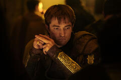 Robert Pattinson come Antinoo in The Odissey - Immagine dal set