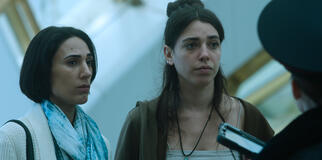 Liraz Chamami e Talia Lynne Ronn in Unconditional 1x01