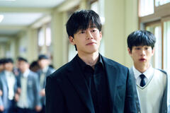 Kim Moo-Yul come Na Hwa-jin in Lezioni Vere 1x01