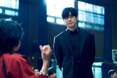 Kim Moo-Yul come Na Hwa-jin in Lezioni vere 1x02