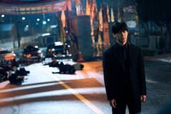 Kim Moo-Yul come Na Hwa-jin in Lezioni Vere 1x02