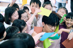 Kim Moo-Yul come Na Hwa-jin in Lezioni Vere 1x05