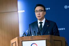 Lee Sung-Min come Choi Gang-seok in Lezioni vere 1x05