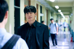 Kim Moo-Yul come Na Hwa-jin in Lezioni vere 1x09