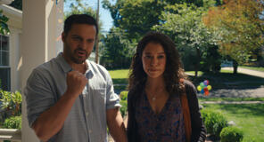 Jake Johnson e Tatiana Maslany in Maximum Pleasure Guaranteed 1x04