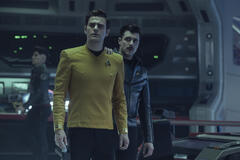 (S-D) Paul Wesley come James T. Kirk e Dan Jeannotte come Sam Kirk in Star Trek: Strange New Worlds 4x02