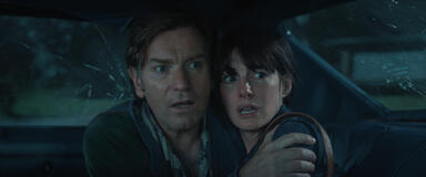 (S-D) Ewan McGregor come Greg Platt e Anne Hathaway come Denise Platt in The End of Oak Street