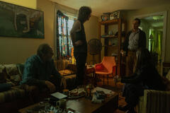 Stephen Root, Chris Fleming, Matthew Rhys e Kate O'Flynn in Widow's Bay 1x05