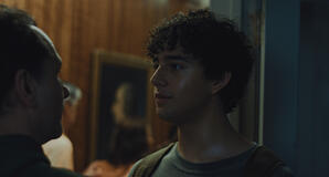 Matthew Rhys e Kingston Rumi Southwick in Widow's Bay 1x09