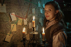 Millie Bobby Brown come Enola Holmes in Enola Holmes 2