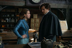 Millie Bobby Brown come Enola Holmes, Henry Cavill come Sherlock Holmes in Enola Holmes 2