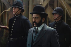 Adeel Akhtar come Lestrade in Enola Holmes 2
