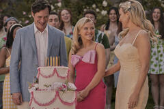 Tom Everett Scott, Lexi Minetree, June Diane Raphael in ELLE