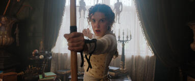 Millie Bobby Brown come Enola Holmes in Enola Holmes