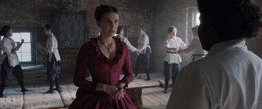 Millie Bobby Brown come Enola Holmes, Susan Wokoma come Edith in Enola Holmes