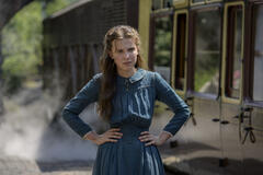 Millie Bobby Brown come Enola Holmes in Enola Holmes