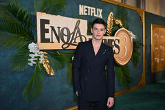 Louis Partridge alla première newyorkese di Enola Holmes 3 il 25 giugno 2026 a New York