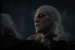 Simon Russell Beale, Ewan Mitchell in House of the Dragon 3x02