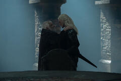 Simon Russell Beale, Ewan Mitchell in House of the Dragon 3x02