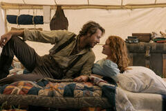 (S-D) Luke Bracey come Charles Ingalls, Crosby Fitzgerald come Caroline Ingalls in La casa nella prateria 1x01