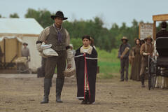 (S-D) Meegwun Fairbrother come Mitchell, Wren Zhawenim Gotts come Good Eagle in La casa nella prateria 1x01