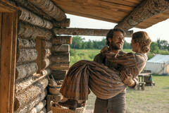 (S-D) Luke Bracey come Charles Ingalls, Crosby Fitzgerald come Caroline Ingalls in La casa nella prateria 1x03
