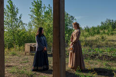(S-D) Alyssa Wapanatâhk come White Sun, Crosby Fitzgerald come Caroline Ingalls in La casa nella prateria 1x04