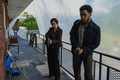 Dolly de Leon e Jon Michael Hill in Maximum Pleasure Guaranteed 1x06