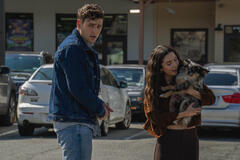 Charlie Hall e Kiarra Hamagami Goldberg in Maximum Pleasure Guaranteed 1x06