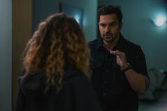 Tatiana Maslany e Jake Johnson in Maximum Pleasure Guaranteed 1x06