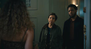 Dolly de Leon e Jon Michael Hill in Maximum Pleasure Guaranteed 1x07