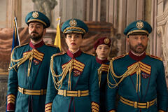 (S-D) Irene Maiorino come Teresa Bonaiuto, Gennaro Della Volpe come Gaetano Esposito in Minerva - La Scuola 1x01
